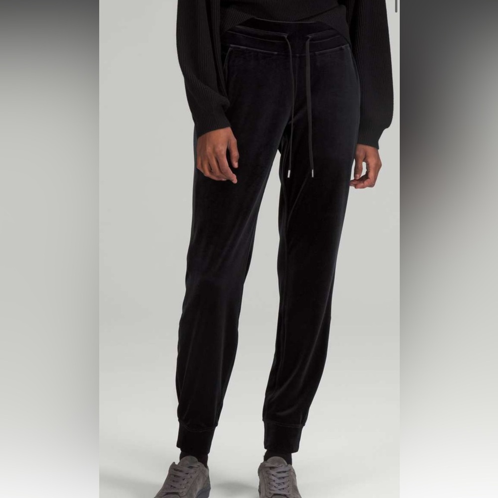 Lululemon Ready to Crush High-Rise Velour Jogger *Full Length black
